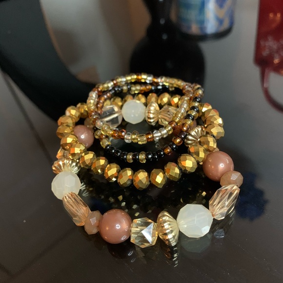 4 beads bracelets🤎🤍 - Picture 2 of 5